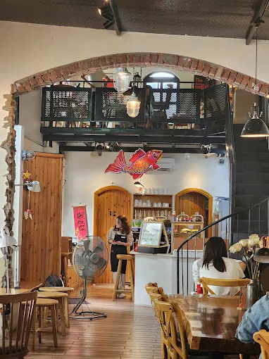 Không gian bên trong An Cafe (Ngô Gia Khảm) mang hơi thở của lối kiến trúc Industrial