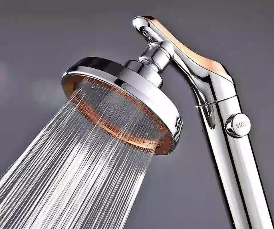 Vòi sen tăng áp là loại vòi sen được thiết kế để tăng cường áp lực nước khi phun ra, tạo ra một luồng nước mạnh mẽ và êm dịu. Vòi sen tăng áp thường có thiết kế hiện đại và sang trọng, phù hợp với nhiều phong cách thiết kế phòng tắm khác nhau.