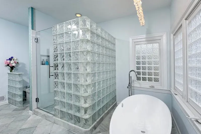 Mẫu gạch kính trang trí phòng tắm độc đáo, ấn tượng