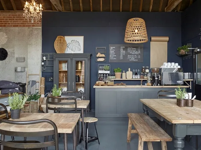 Cần đảm bảo sự hài hòa trong tổng thể để tạo nên một không gian đẹp mắt và ấn tượng cho quán cà phê