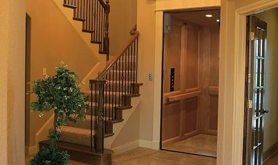 Bạn cũng có thể mẫu thang máy gia đình có cửa bằng kính để giúp ngôi nhà trở nên rộng rãi và thoáng đãng hơn