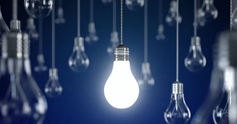 Khi phát hiện đèn LED bị vỡ bạn nên thay ngay bóng đèn để đảm bảo an toàn cho bản thân và cả gia đình.