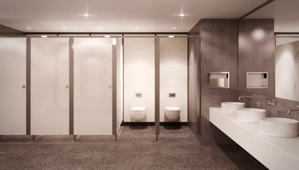 Vách ngăn có kích thước đạt chuẩn thường được thiết kế để phù hợp với tổng thể kiến trúc và nội thất của nhà vệ sinh, tạo nên một không gian gọn gàng, hiện đại và chuyên nghiệp.