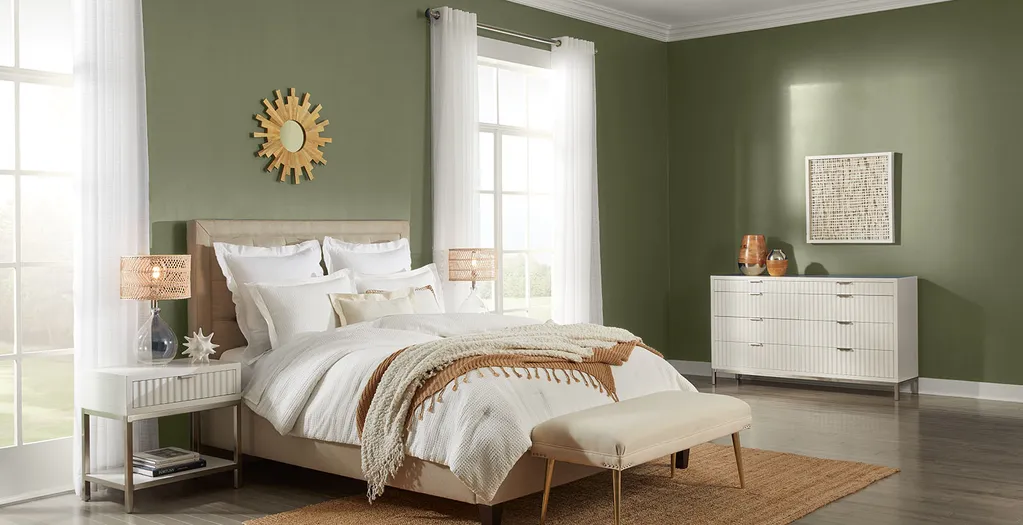 Xanh lá cây là những màu sắc thường được khuyến khích trong phòng ngủ vì chúng mang lại cảm giác gần gũi với thiên nhiên
