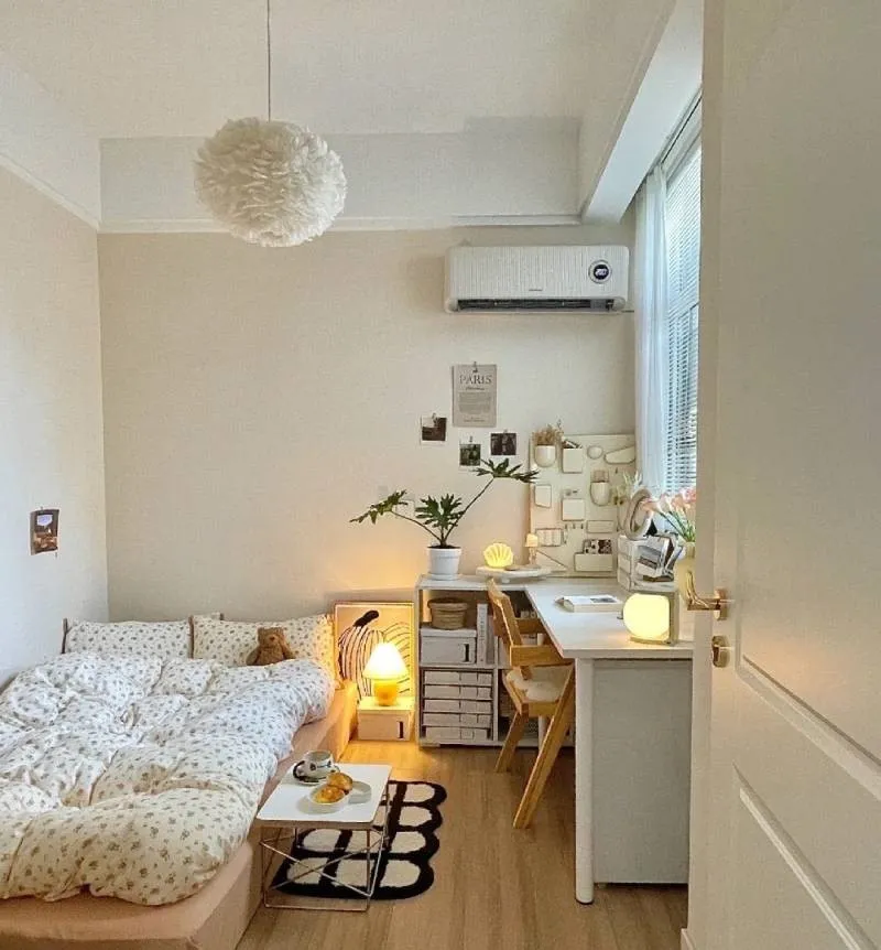 Phòng ngủ Hàn Quốc với ánh sáng dịu nhẹ từ cửa sổ