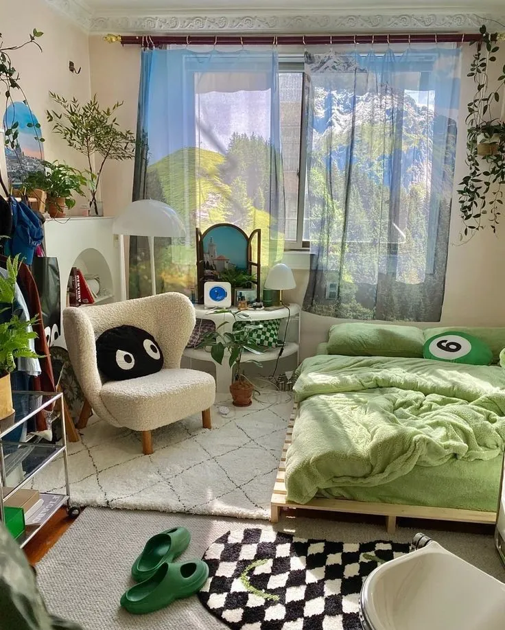 Ba mẹ còn có thể chú ý đến việc trang trí căn phòng nhỏ của mình trở nên đầy màu sắc hơn bằng những chiếc giường đầy dễ thương như trên hình