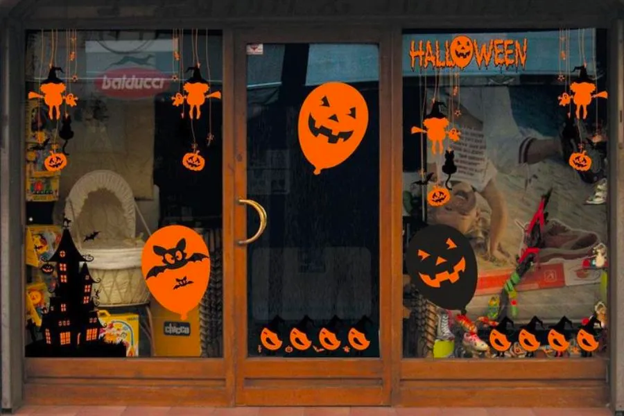 Mẫu trang trí cửa kính cho quán cafe, nhà hàng với decal dán kính hoạ tiết Halloween