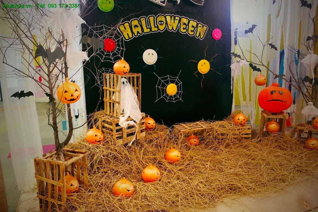 Mẫu trang trí Halloween với background cho quán cafe, nhà hàng