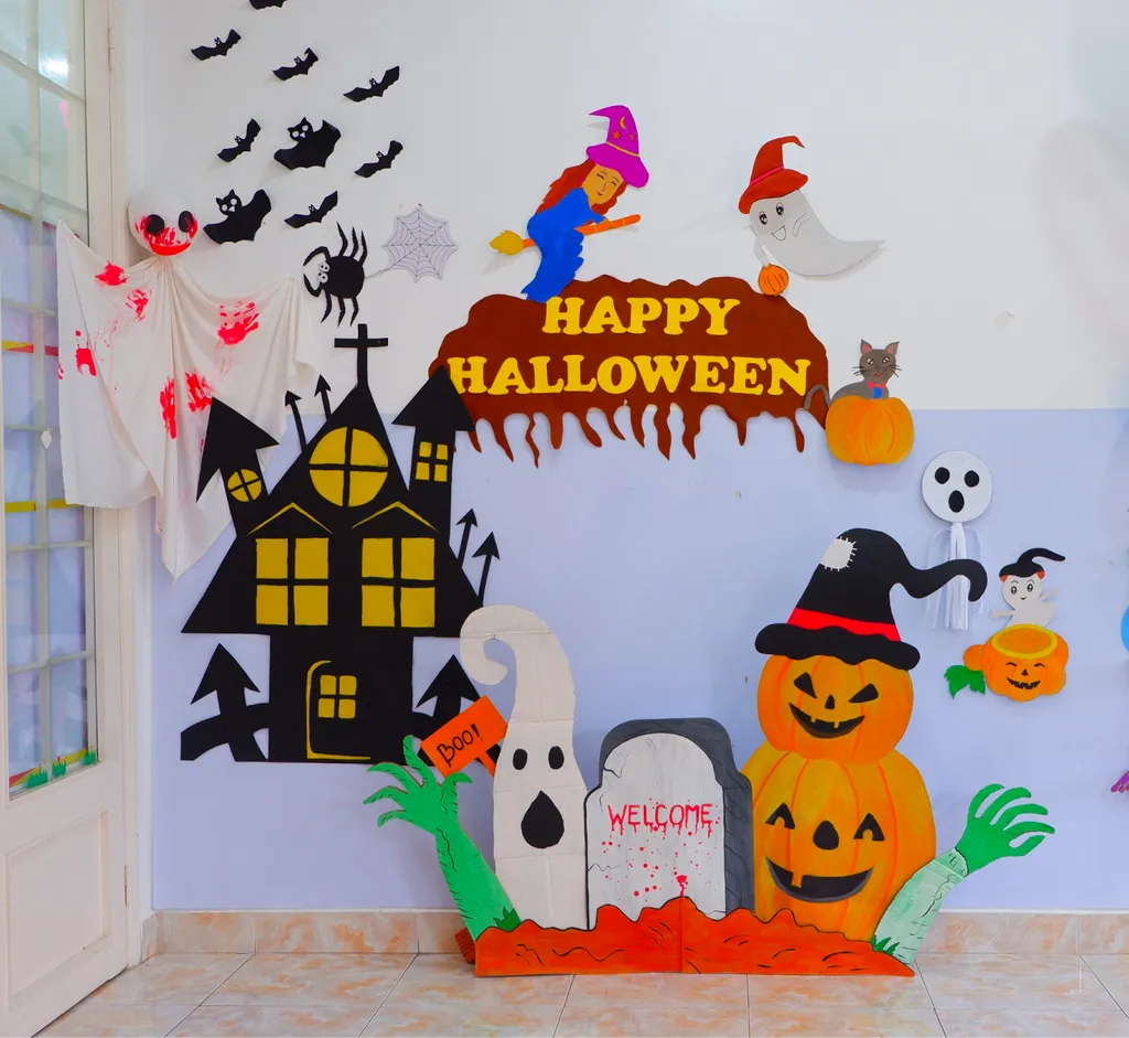 Mẫu trang trí Halloween với background và hình giấy dán