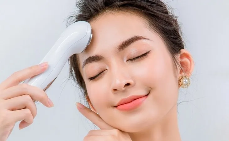 Máy massage mặt cũng là ý tưởng tuyệt vời mà bạn dành tặng cho vợ của mình vào ngày 8/3