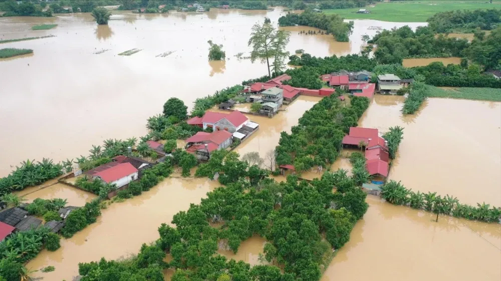 Ngập lụt là một trong những ảnh hưởng nghiêm trọng của bão, gây ra tình trạng ngập úng, đặc biệt ở các khu vực nhà phố có hệ thống thoát nước yếu hoặc nằm trong vùng trũng thấp