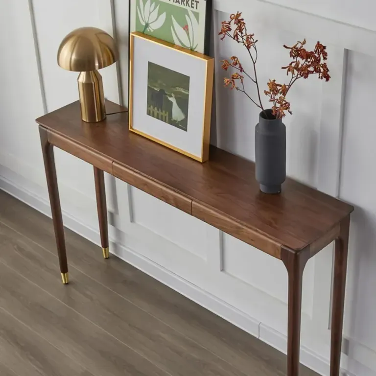 Mẫu bàn console với thiết kế gọn gàng, tinh tế