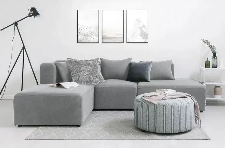 Mẫu ghế sofa chữ L chân thấp màu xám chuột vô cùng sang trọng