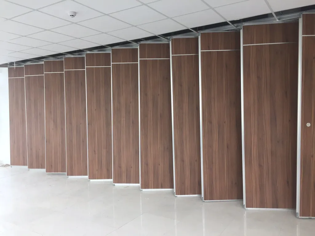 Vách ngăn gỗ Veneer là lựa chọn số một cho các không gian sang trọng và tinh tế.