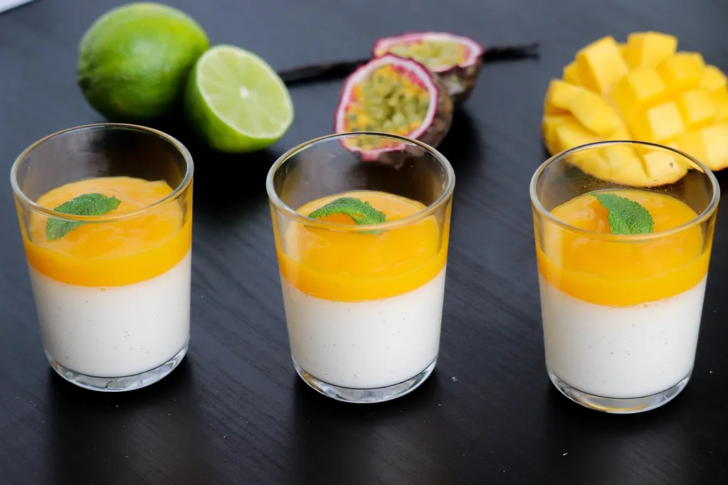 Bánh Panna Cotta chanh chão của Phúc Long là sự việc hòa quấn thân thiết mùi vị bự ngậy và vị chua thanh mát