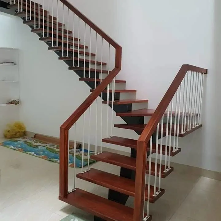 Cầu thang gỗ xương cá với kết cấu dày dặn