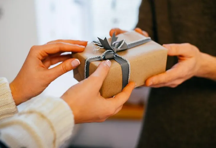 Cân nhắc về văn hóa công ty khi tặng quà sinh nhật cho sếp