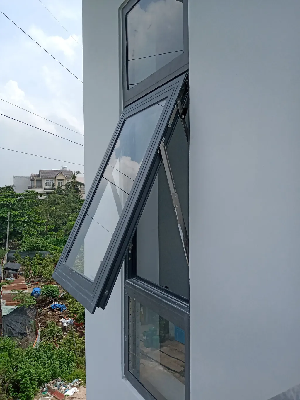 Cửa sổ mở hất