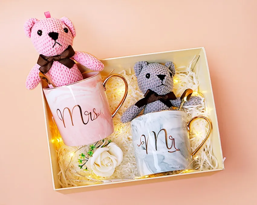 Tặng bạn thân cặp ly cho ngày đính hôn cũng là một ý tưởng hay