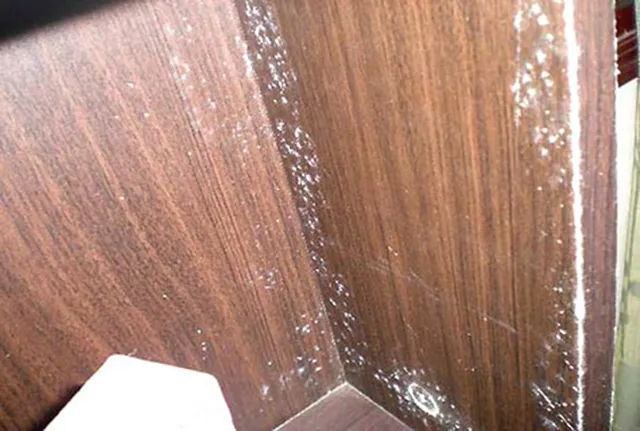 Xử lý tủ gỗ bị mốc từ sớm để tránh tình trạng nấm mốc cứng đầu
