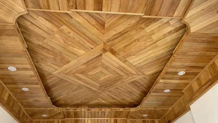 Trần gỗ có nhiều chi tiết sẽ có mức giá thi công cao hơn