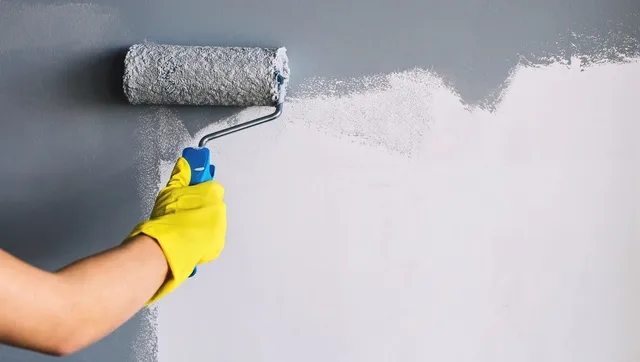 Nên thử màu sơn thực tế trên một mảng tường