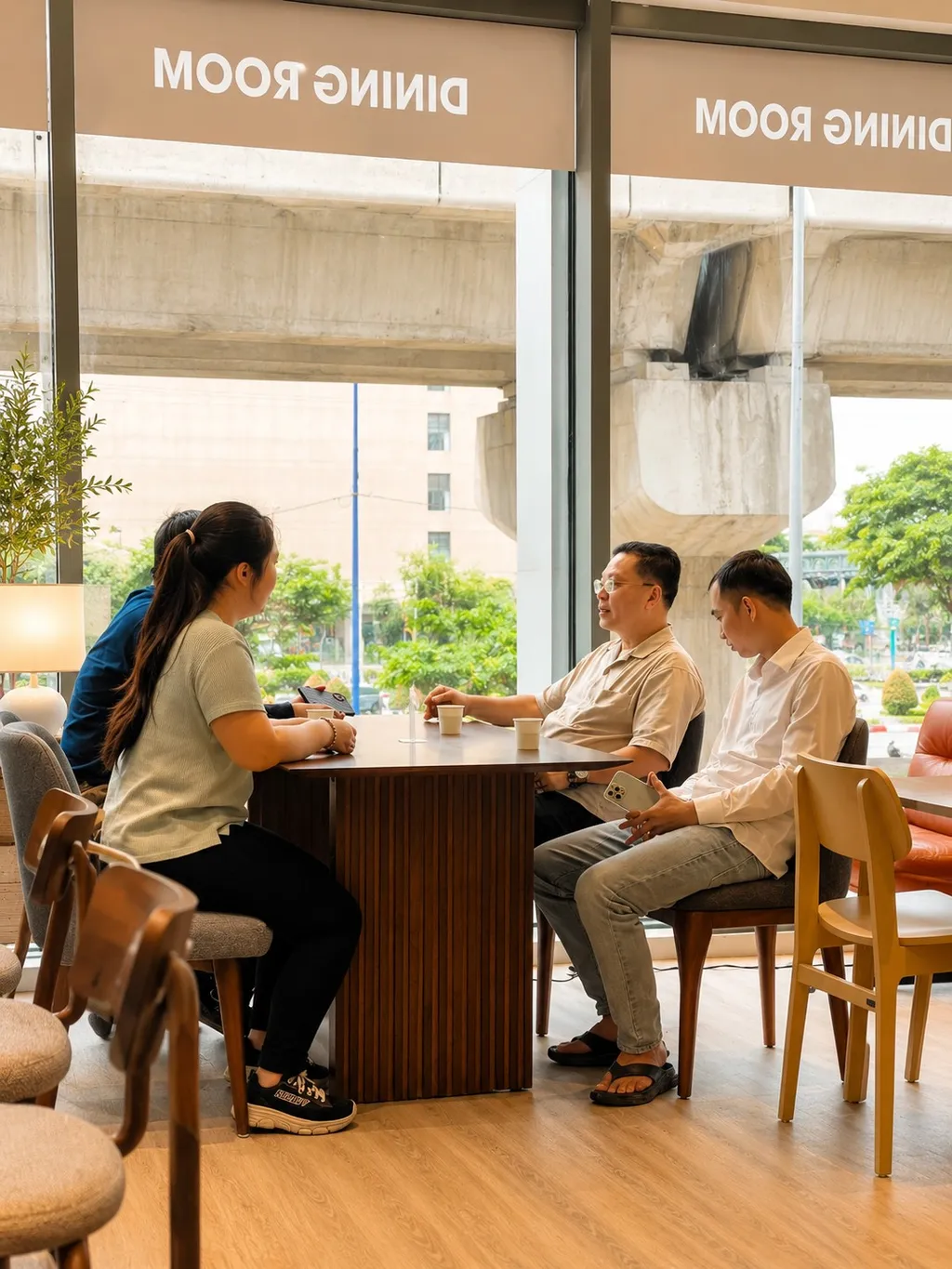 KHÁCH HÀNG CÙNG KIẾN TRÚC SƯ SPACE T TRAO ĐỔI VỀ DỰ ÁN