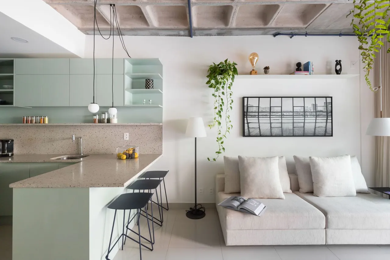 Phòng khách, Phòng bếp - Căn hộ màu xanh mint đẹp mắt với không gian ban công rộng rãi 