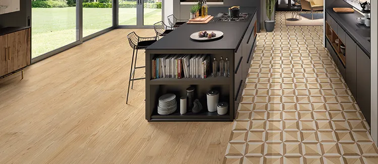 Lát sàn: Gạch giả gỗ thường được sử dụng để lát sàn cho những không gian có môi trường ẩm ướt như phòng tắm, nhà bếp, hay sân vườn, ban công.