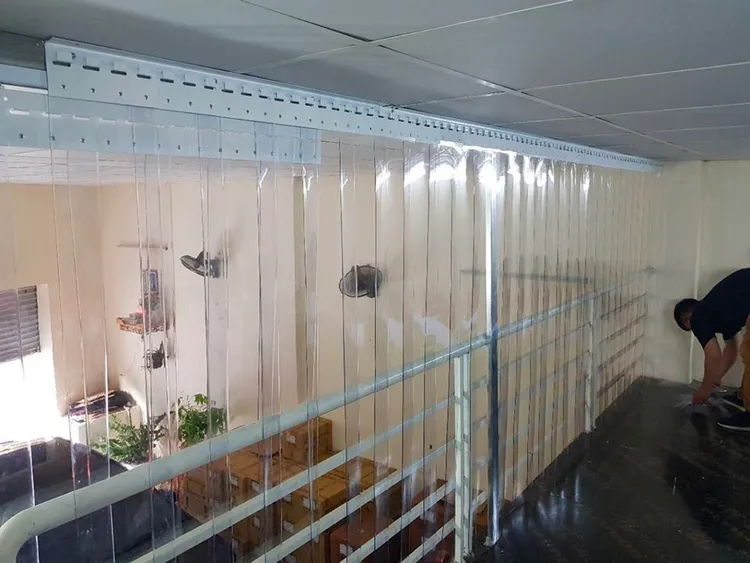 Loại rèm này được sử dụng để giảm tiếng ồn từ bên ngoài hoặc để giữ nhiệt trong phòng