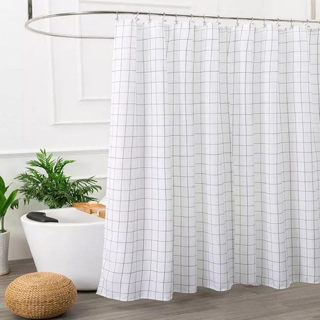 Rèm cửa đẹp loại vải nhựa được sử dụng như một vách ngăn giữa bồn tắm và bên ngoài
