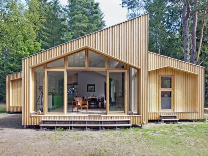 Mẫu nhà bằng gỗ màu sáng đẹp mắt và mở rộng không gian