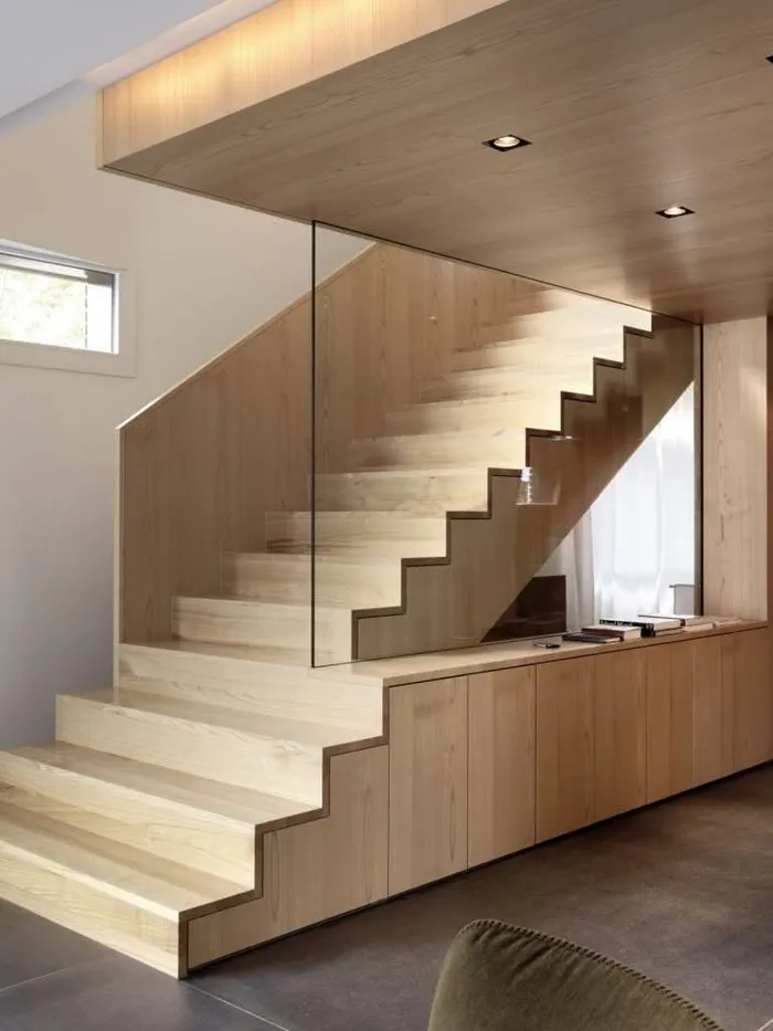Cầu thang gỗ đẹp phong cách hiện đại kết hợp kệ tủ