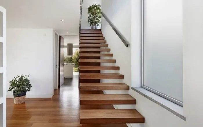 Cầu thang gỗ đẹp phong cách hiện đại chỉ có 1 tay vịn trên tường