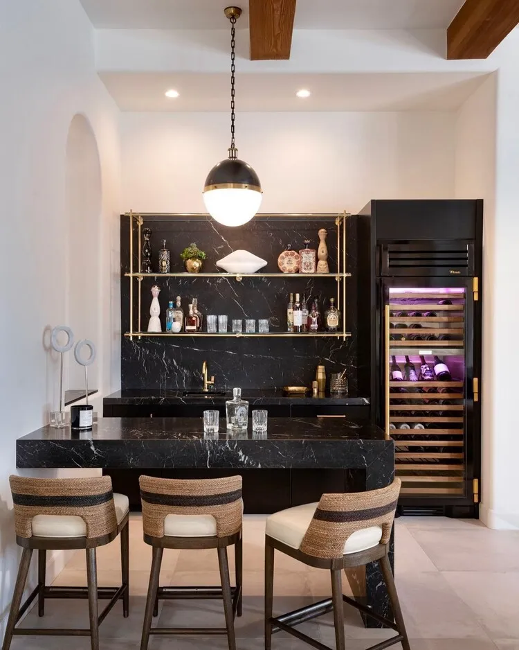 Với nhiều ưu điểm, quầy bar bếp đang được sử dụng ngày càng nhiều trong các công trình nội thất hiện đại