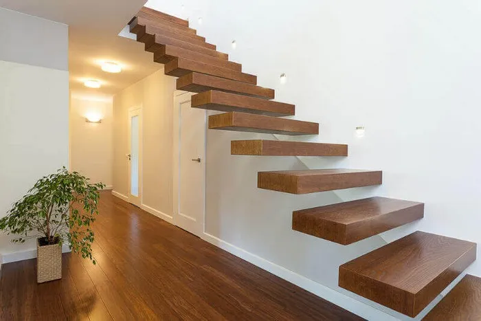 Cầu thang gỗ đẹp phong cách hiện đại được lắp trực tiếp lên tường kết hợp đèn chiếu sáng