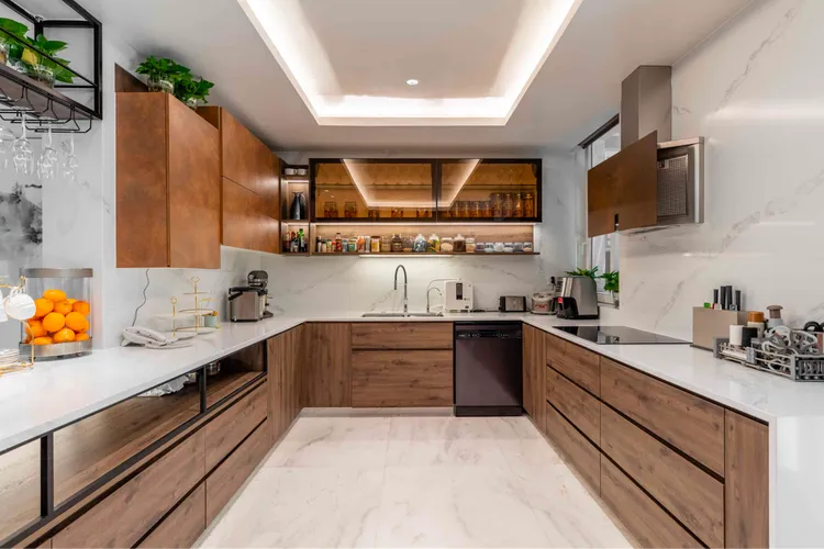 Với thiết kế tinh tế và chất liệu cao cấp, tủ bếp giúp gia tăng giá trị của căn nhà và đem đến sự sang trọng cho không gian bếp.