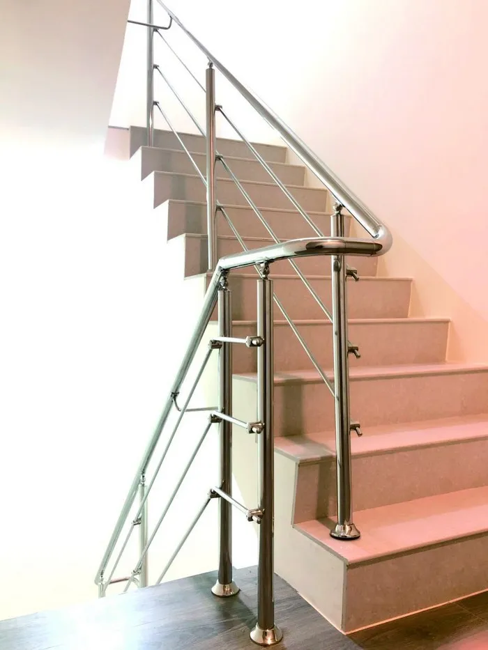Cầu thang inox có thể lắp đặt cho nhiều không gian có phong cách kiến trúc khác nhau