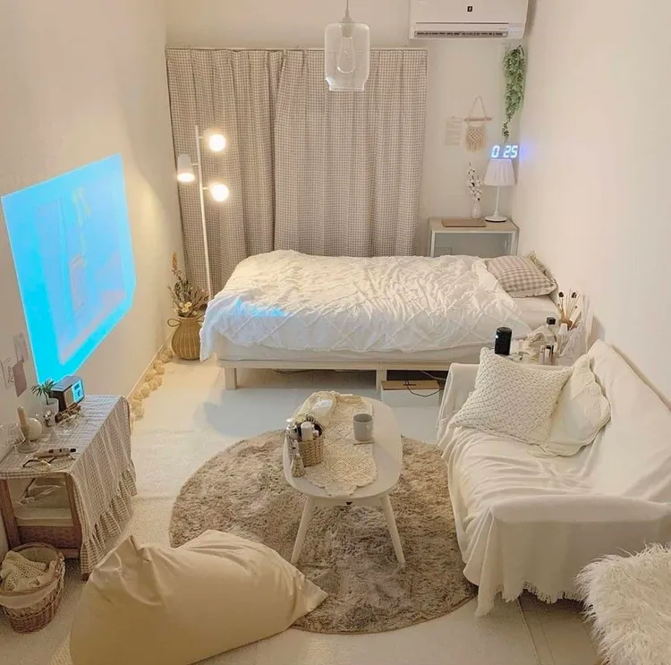 Mẫu phòng ngủ chuẩn phong cách Hàn Quốc với đồ trang trí tường, sàn nhà bằng các gam màu sáng và màu gỗ tự nhiên mộc mạc.