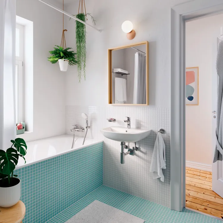 Chọn các thiết bị vệ sinh nhỏ gọn và tỷ lệ phù hợp với diện tích phòng tắm để tận dụng không gian một cách hiệu quả.