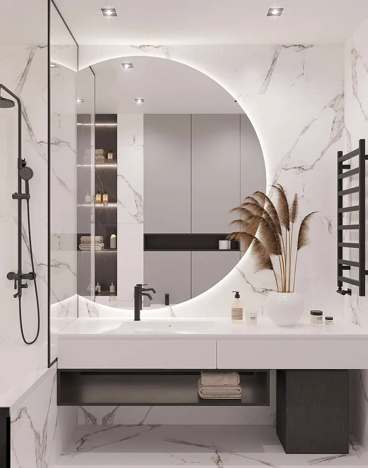 Lắp đặt gương lớn để tạo cảm giác không gian mở rộng và phản chiếu ánh sáng, gương cũng có thể được sử dụng làm điểm nhấn trang trí cho phòng tắm.