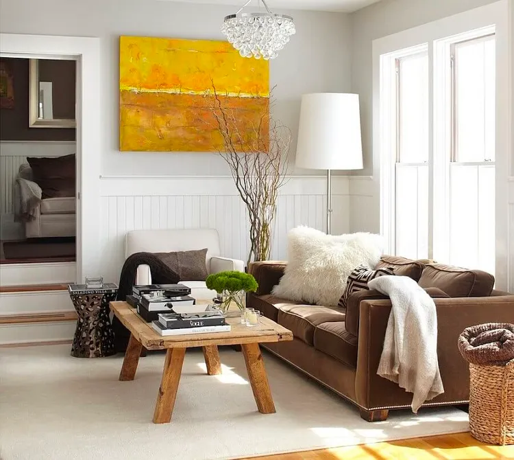 Mẫu phòng khách mang phong cách Rustic nhẹ nhàng và tinh tế, ưu tiên các họa tiết đơn giản, màu sắc dịu dàng mang đến cảm giác thoải mái và dễ chịu.