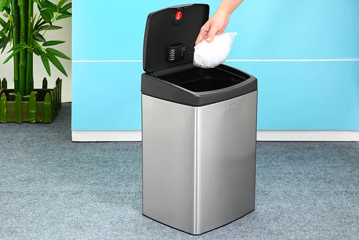 Thùng rác sử dụng tại văn phòng bằng kim loại sang trọng