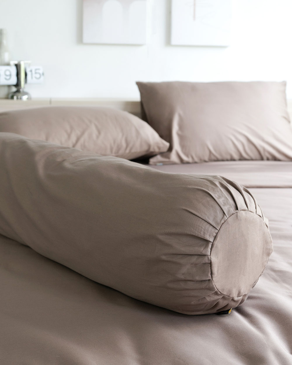 Vỏ Gối Ôm Cotton Dysania Nâu