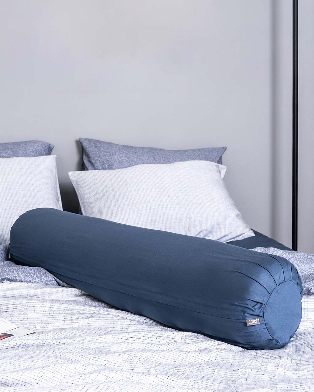 Vỏ Gối Ôm Silk Xanh Navy