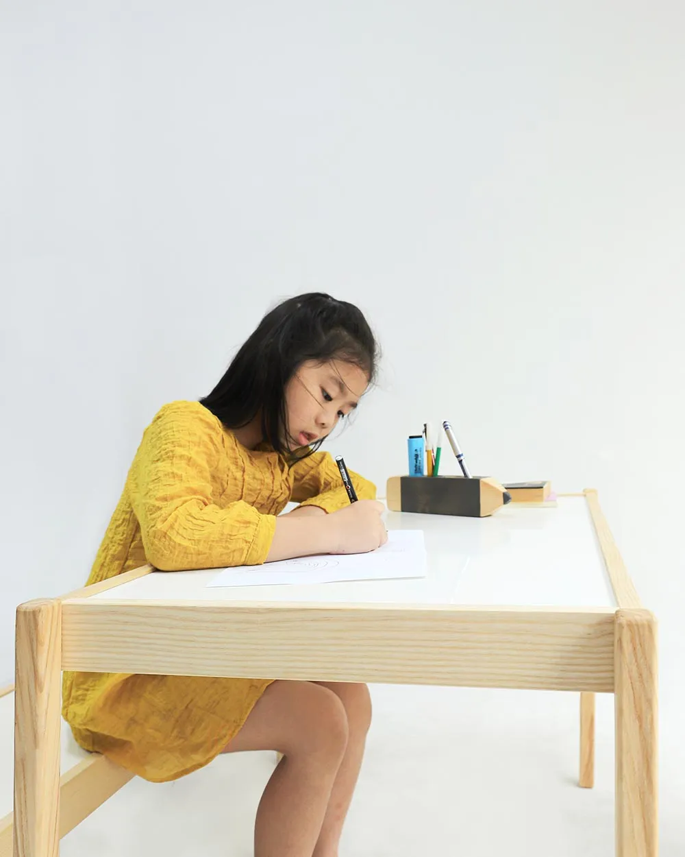 Bàn Gỗ Mặt Trắng